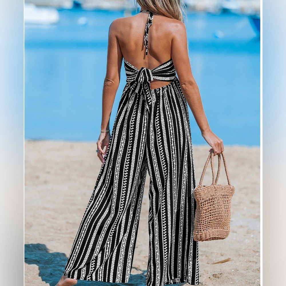 Cupshe Monochrome Halter Jumpsuit‎ - Picture 2 of 6